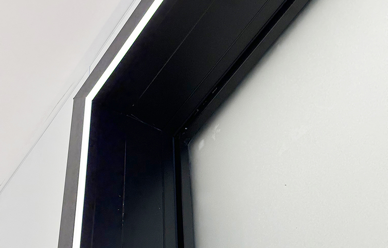 <strong><span style="font-size:16px;">Right-angle Corner Bracket</span></strong>