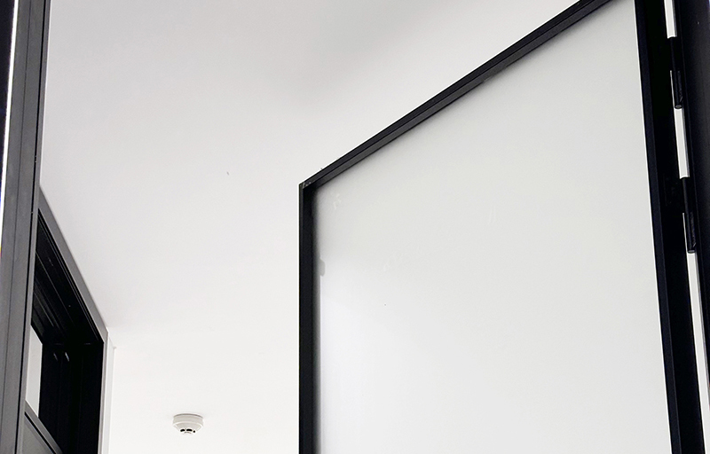 <strong><span style="font-size:16px;">Premium Hardware</span></strong>